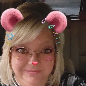 Meet your Posher, Debbie